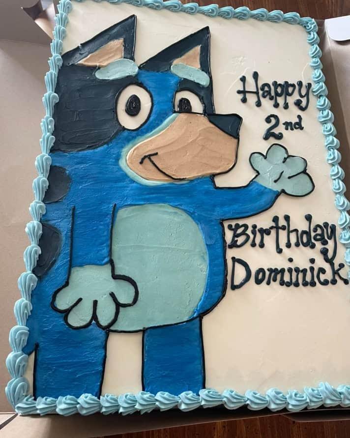 10+ Cute & Creative Bluey Cake Ideas for a Memorable Birthday Party 9 Bluey Pull-Apart Cupcake Cake